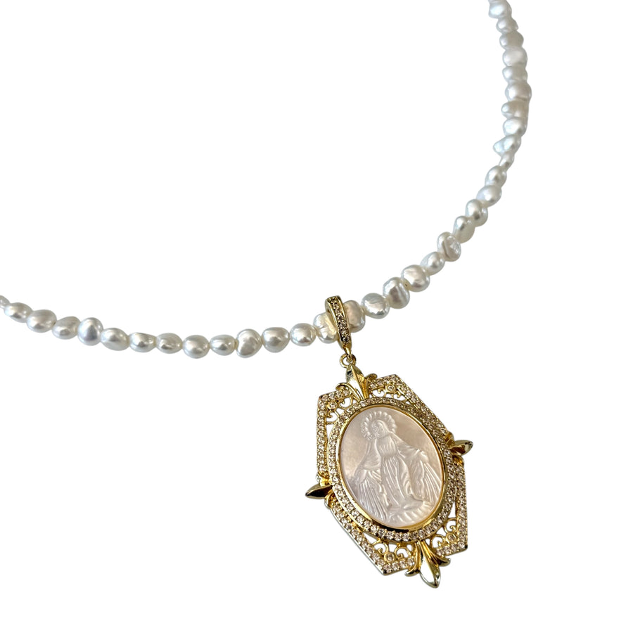 Collar de perlas con colgante Guadalupe Apollina