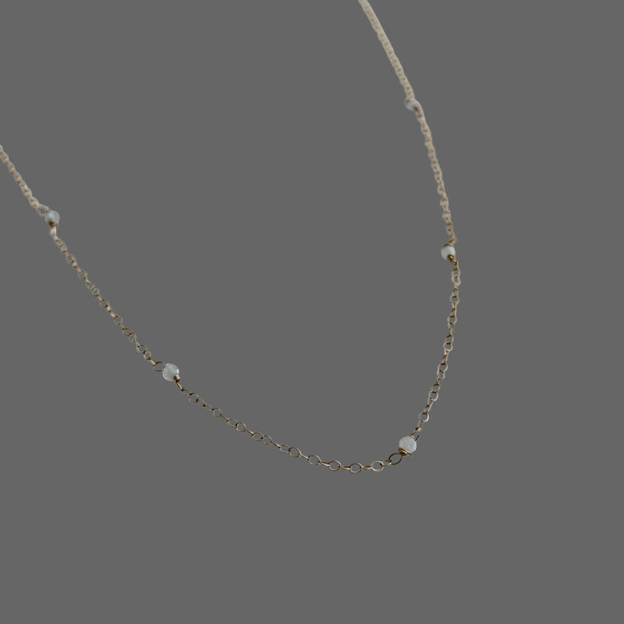 Collar de piedra lunar Dainty Constantine