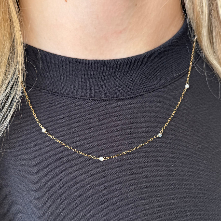 Collar de piedra lunar Dainty Constantine