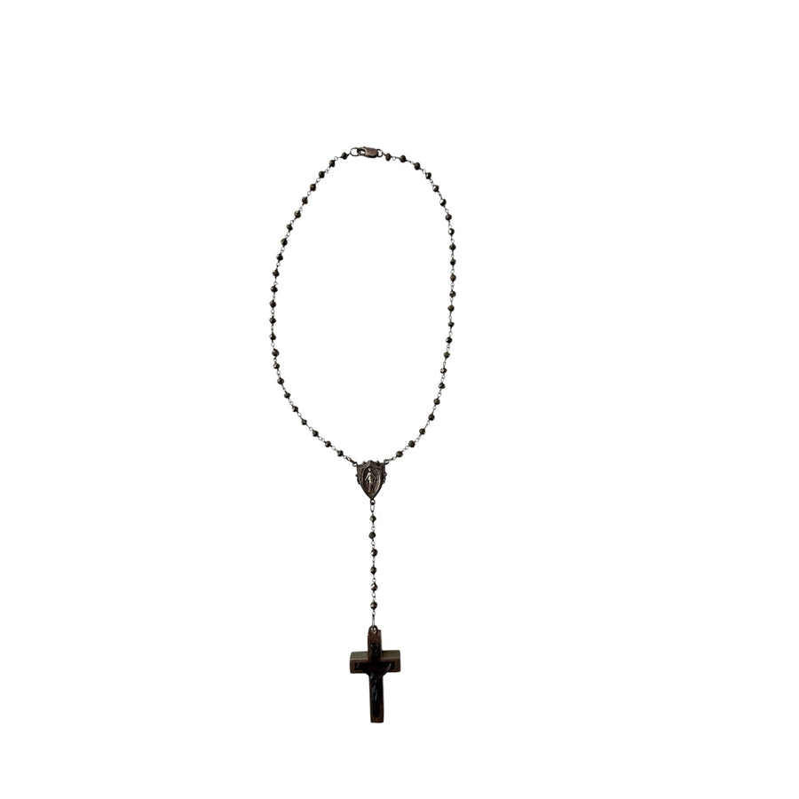 Collar con crucifijo alambrado de Henry