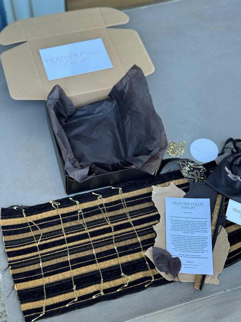 HPJ's Hand Chain Party Box