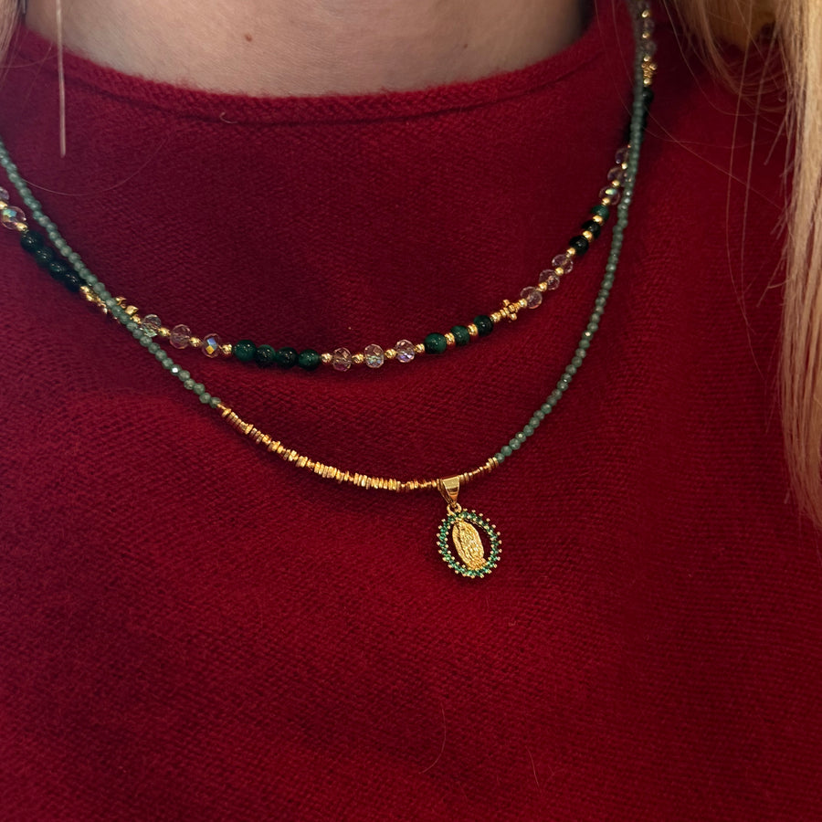 Collar Guadalupe de peridoto y cuentas doradas