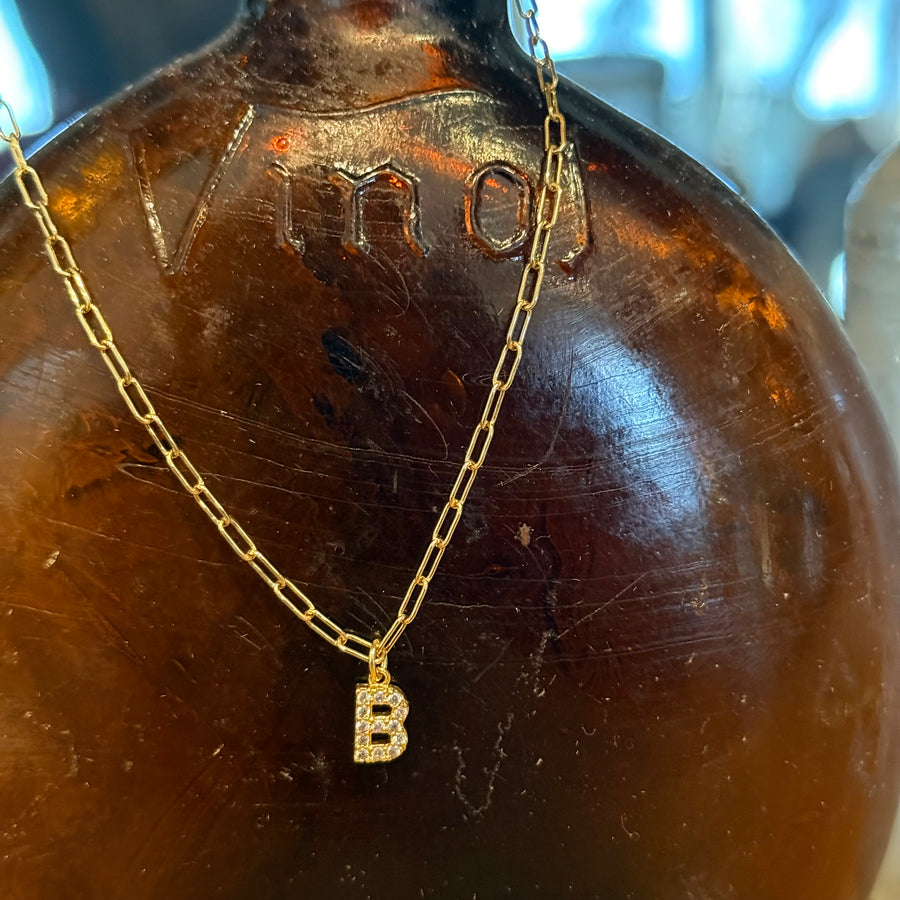 Collar con inicial individual James