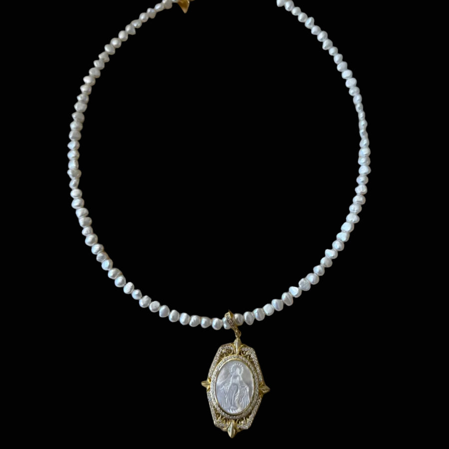 Collar de perlas con colgante Guadalupe Apollina