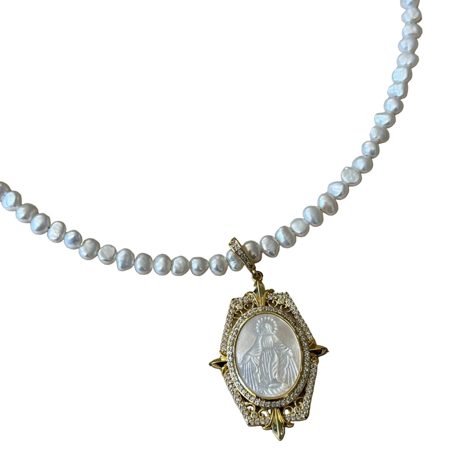 Collar de perlas con colgante Guadalupe Apollina
