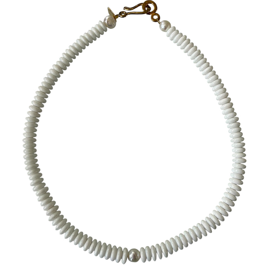 Collar de cuentas Patrick con adornos de perlas