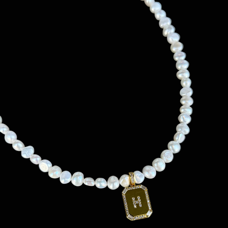 Rosalía Perla con Circonita Inicial Collar