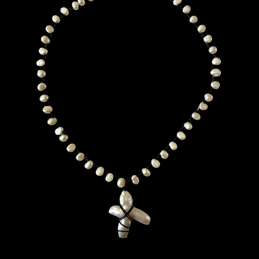 Collar de perlas cruzado Quinn