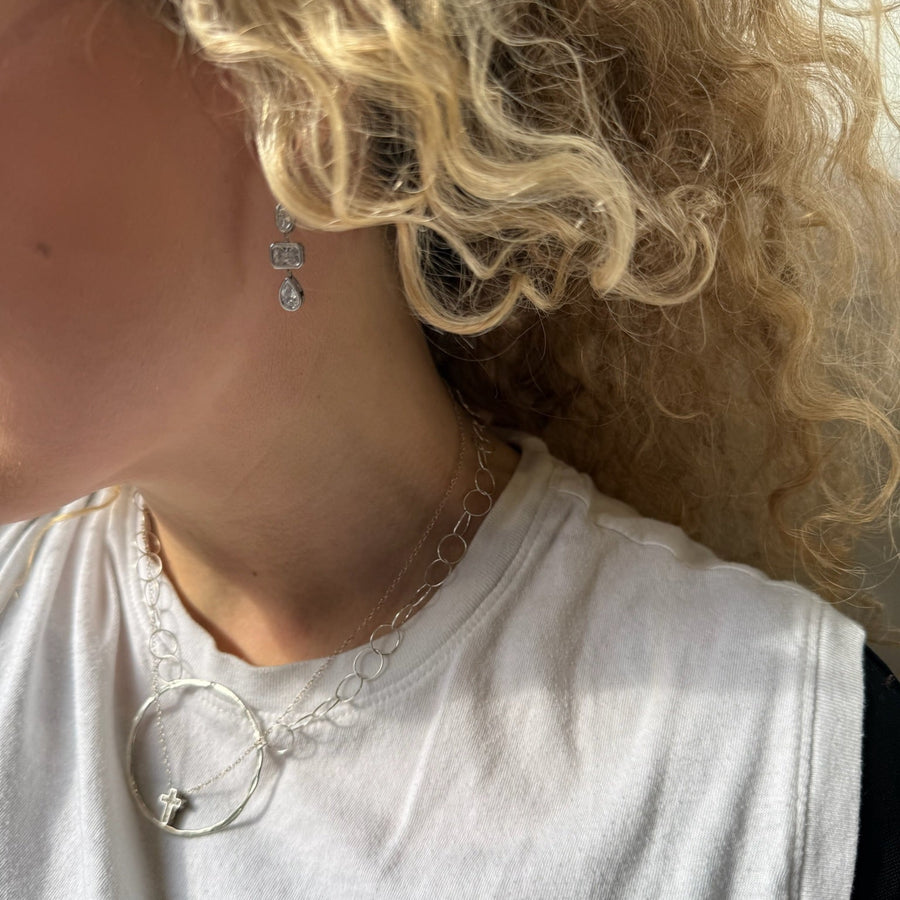 Collar de plata esterlina martillada de Stephen