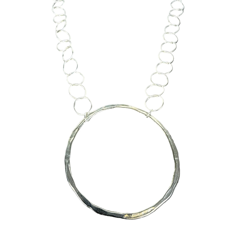 Collar de plata esterlina martillada de Stephen