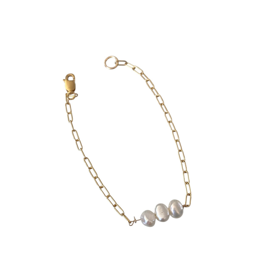 Pulsera triple de perlas