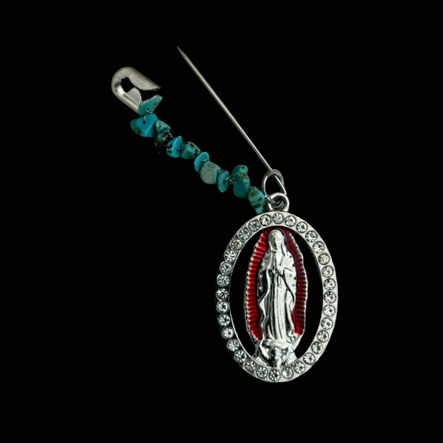 Prendedor de plata de la Virgen de Guadalupe con circonitas cúbicas rojas y turquesas