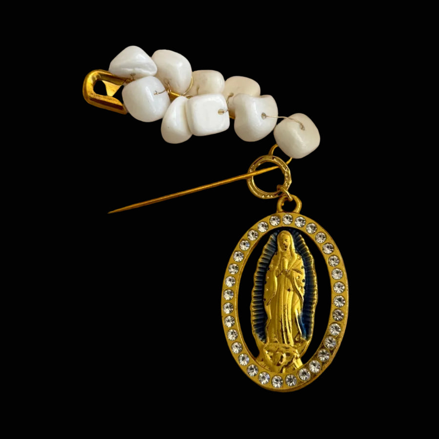 Pin de Guadalupe de ónix blanco, oro y azul
