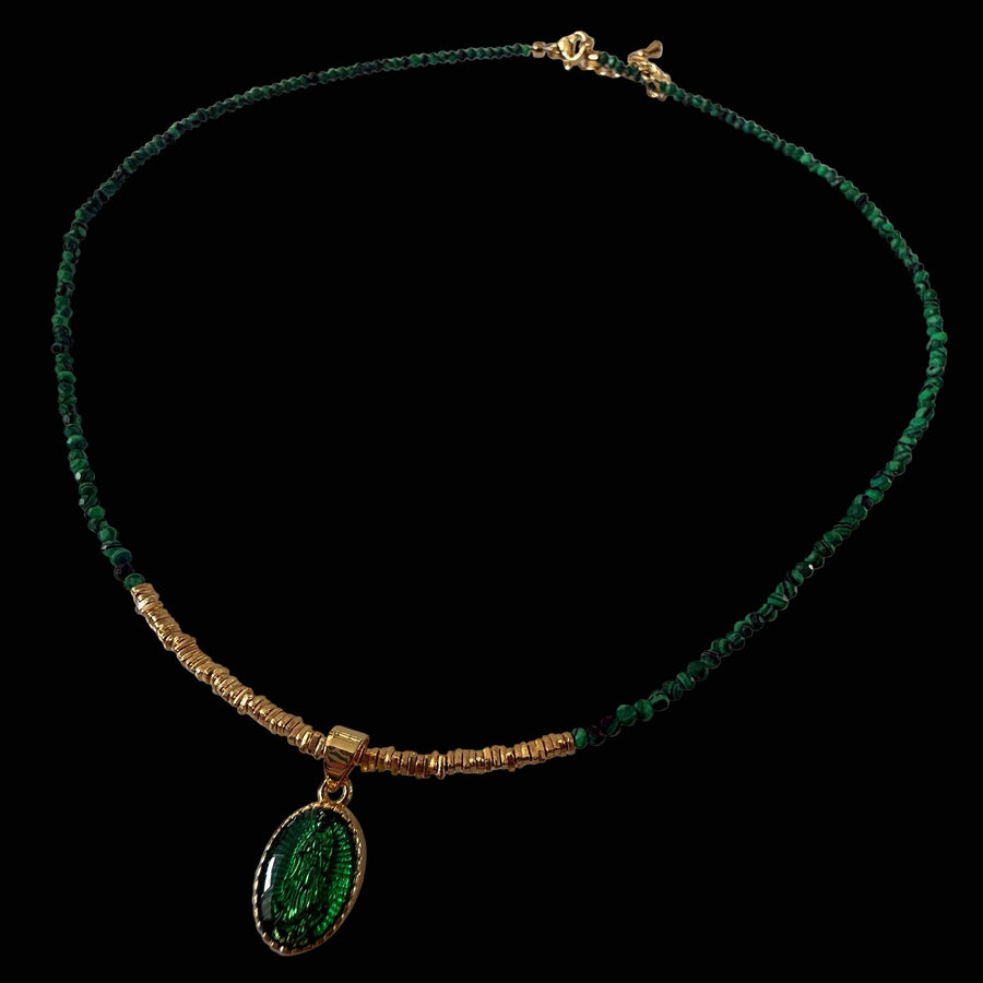 Collar colgante de Saul con turquesa africana y cuentas doradas