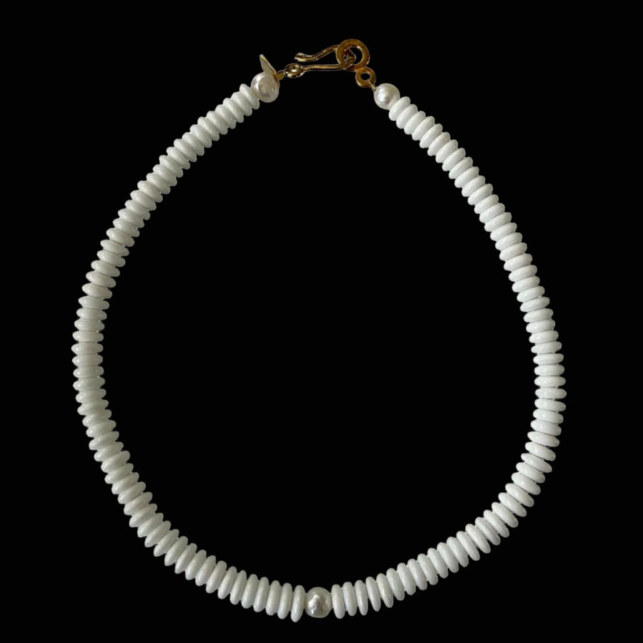 Collar de cuentas Patrick con adornos de perlas